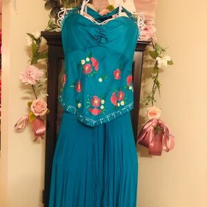 Just in from Macys Like New Bandolino 2 PC Resort Wear Floral Top and Skirt set